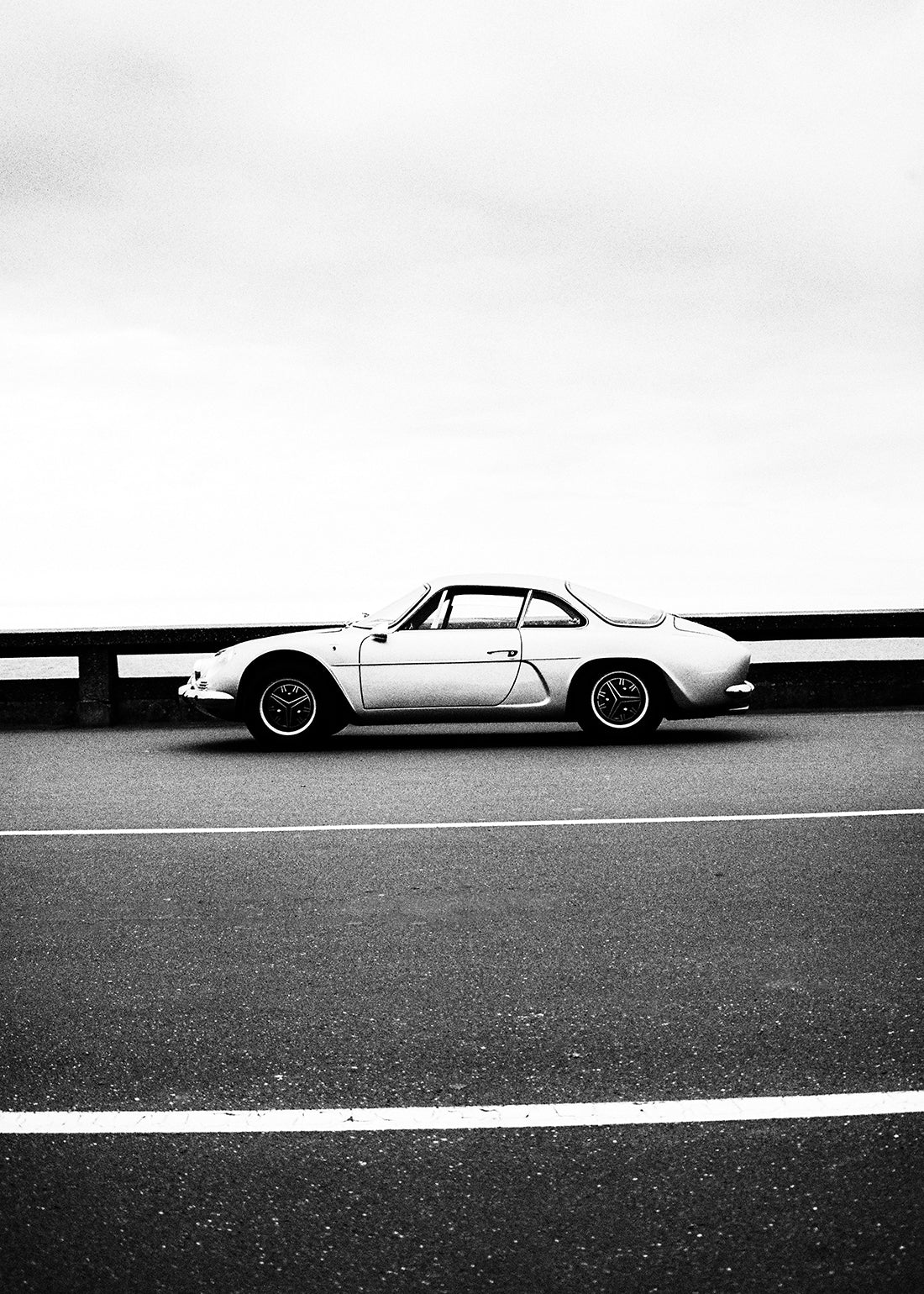 PHOTO - LINES OF LIGHT